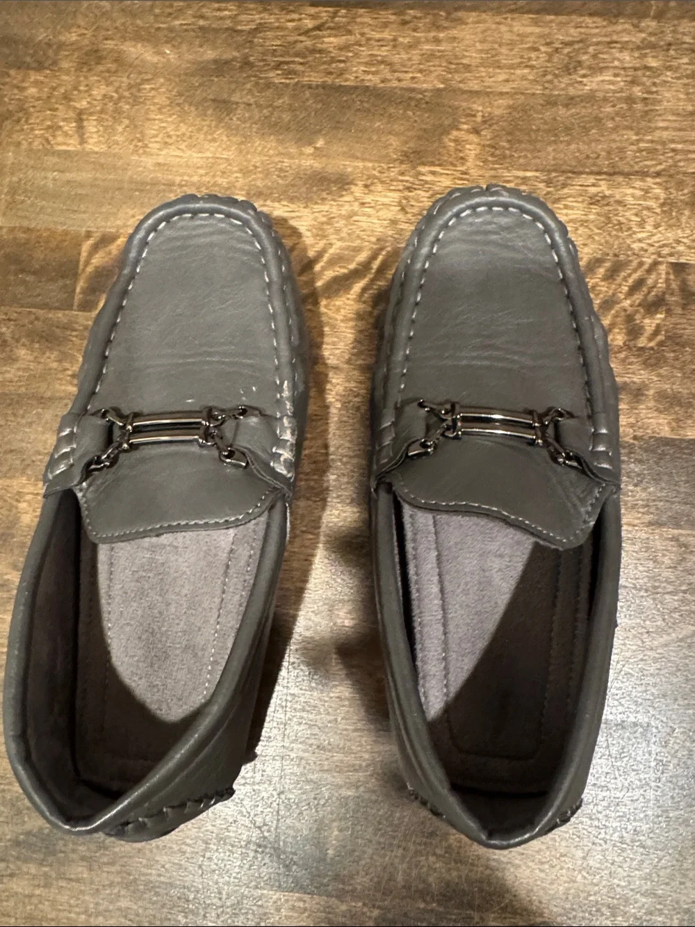 Boys Size 2 Gray Leathe Loafers with Metal Bit